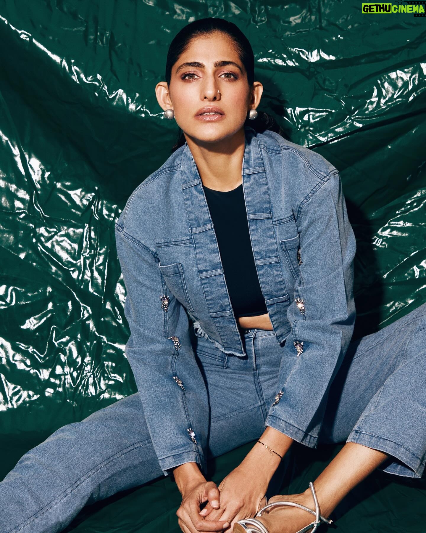 Kubbra Sait Instagram - Denim on Denim: π Retro Vibes served with a modern twist πͺοΈ - just like myβ¦ huh huh huhβ¦ attitude! π ππ½ββοΈπ₯πππͺοΈ Outfit : @mellowdrama_official makeup : @kubbrasait Hair : @palashipramanik Style by : @who_wore_what_when Photographer: @thefirstclik