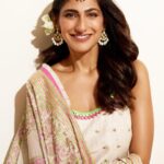 Kubbra Sait Instagram - Eid Mubarak🌙 aapko aur aapke dil ke kareeb waalon ko. On this day when humans around the world celebrate together… and rejoice the month of Ramadan that just wooshed by… human potential is paradoxical, sacrifice & grace ✨ surrender & grow 🌱 repentance & rise 🔝 The month of Ramadan leads us to realise that we can be the hooman species who practises patience and kindness consciously each and every day. So Yippeeee! Let’s all come together, breathe, laugh and love. No other way around it now, is it? 🎠 Credits for the love I receive each time by this team: Outfit - @sukritiandaakritiofficial Jewelry - @anumerton Bag- @ornatte.in Styling - @who_wore_what_when Hair- @palashipramanik Photographer - @thefirstclik #India #Happiness #Joy #Ramdaan #Style #Actor #Bollywood #KubbraSait #Fashion #vocalforlocal #Eid #EidMubarak