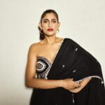 Kubbra Sait Instagram - 🪬 कर लो मोहब्बत… मैंने मना कब किया? 🪬 Confidence 2.0 🥰 Love 🐞 bug team: @kubbrasait Outfit - @svacouture Jewellery- @uncut_byaditiamin Makeup - @sofiexhmu___ Hair - @palashipramanik Styled by - @who_wore_what_when Photography - @tejaszakhmii Music @gururandhawa 😍 #Love #Happiness #Fun #Indian #India #Fashion #vocalforlocal #Sexy #Black #KubbraSait #Bollywood #Actor
