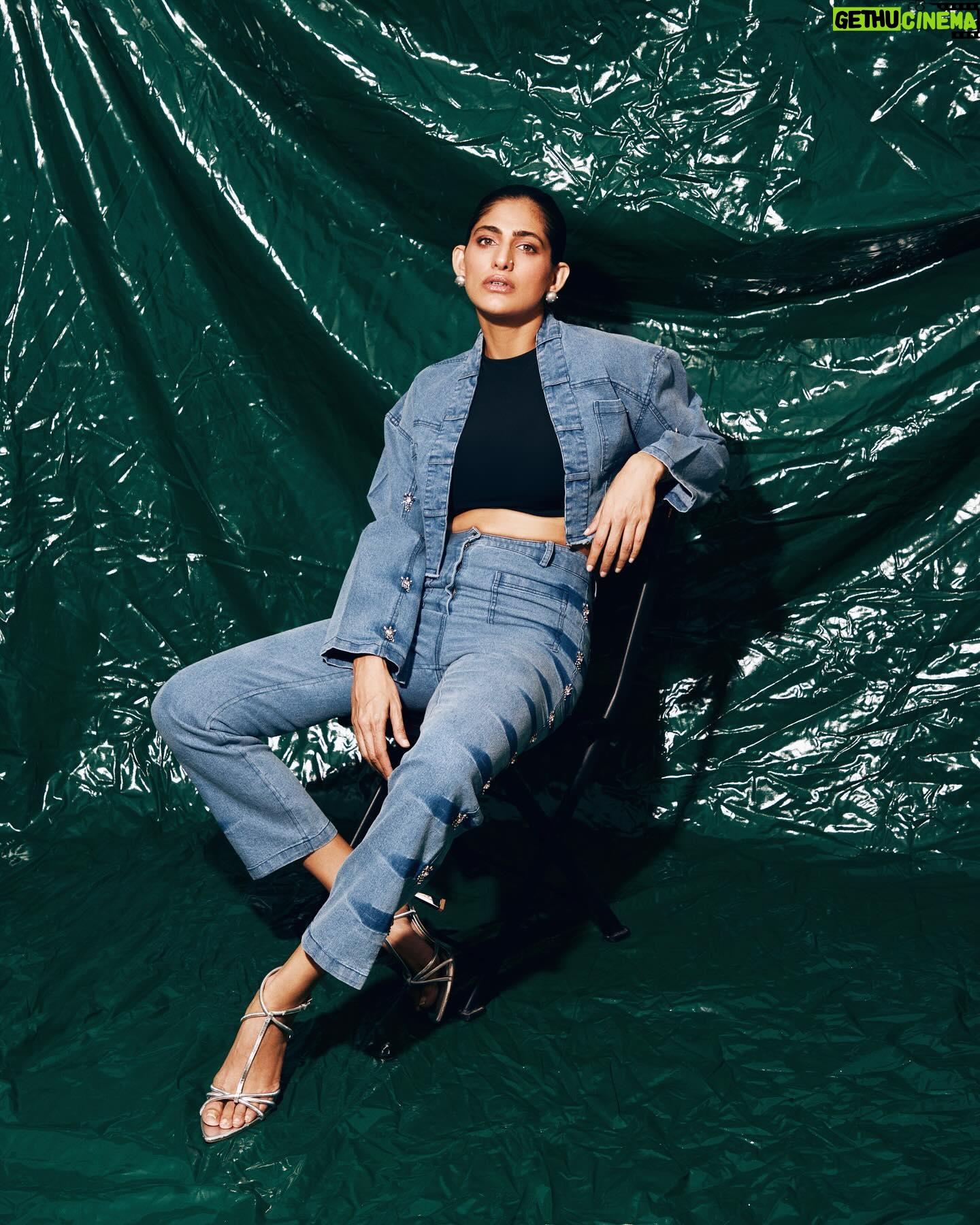 Kubbra Sait Instagram - Denim on Denim: π Retro Vibes served with a modern twist πͺοΈ - just like myβ¦ huh huh huhβ¦ attitude! π ππ½ββοΈπ₯πππͺοΈ Outfit : @mellowdrama_official makeup : @kubbrasait Hair : @palashipramanik Style by : @who_wore_what_when Photographer: @thefirstclik