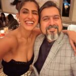Kubbra Sait Instagram - At my concert at the @jioworldconventioncentre for @reliance_digital, I was super thrilled to see my dear friend @kubbrasait (Actress extraordinaire) as the Emcee!!! Both of us are from Bengaluru.. it was 12 years since we last met. So we hung out backstage and later went to dinner with a few of her friends. All in all, a fantastic evening :-) Thank you Kubbraaaaa! In the third picture is the @thebombaystrings who performed with me. . . #RickyKejLIVE @kejbykej @rickykejfan @rickykejofficialfanpage