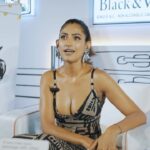 Kubbra Sait Instagram - Met the best hooomans in Mumbai and that too in a social setting. We/They had never met before and yet as unfamiliar as it may seem, the evening turned into free flowing soirée of laughter, stories, banter, anecdotes and much love followed and flowed. 😍 These are excerpts from the #Mumbai chapter of #BlackAndWhiteGingerAle #TableForEveryone hosted by @foodtalkindia and @blackandwhite.gingerale an informal and inviting space created for you to be you… and see the love that we have within us and for us to share with everyone we met. Of course I made money on this gig 💸… but the hugs and loves earned were the most precious 😍 Outfit: @nikitamhaisalkar Jewellery: @shopanatina Shoes: @oceedeeshoes Makeup and hair : @vishakhadjain Styling : @who_wore_what_when #BlackAndWhiteGingerale #TableForEveryone #MagicOfSharing #CardsForSharing #MadeOfSharing #KubbraSait #PaidToTalk