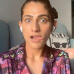 Kubbra Sait Instagram - I’m going to a BAR tonight… Looking forward to making our eyes meet - promise we won’t even need pepper spray 🌬️ Cheers! 🥂👏🏽 #KubbraSait #Mime #LipSync #Happiness #India #joy #love #laugh #live #life #greeneyes #bows