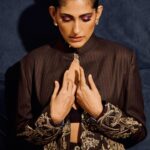 Kubbra Sait Instagram – Caramel custard 🍮 couldn’t wait to share the sparkle of dusk with you!

Uffffff!!! 

@kubbrasait  Outfit : @jade_bymk 
Jewellery : @jadaujewellerybyfalgunimehta 
makeup : @vibhagusain  Hair : @palashipramanik  Style by : @who_wore_what_when  Photographer: @thefirstclik