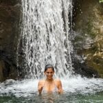 Kubbra Sait Instagram - 🎶 Let’s start with singing, “la la la laaaaa la la la la… lah lah lah!” 🎶 A little break taken into the wilderness of #IncredibleIndia This waterfall is remotely located deep into the forests and wilderness of the Gharwal region of Uttarakhand. We hiked about an hour & a bit, crossed a massive bridge in order to reach this little nest. I must admit… We were the only ripped people there… 😛 the other people were two friends who make Maggi and chai and also have now put up a rope to assist travelers to soak into the waterfall. I mean yah… (I am mixed about the maggi wala being there)… but, if not for the rope I would’ve easily chipped a tooth or something… and then… who would’ve done the iconic Liril shoot? Huh!?!?! When we got here (admittedly late) which made us take the beating of the Sun 🌞 we got maybe a teeny tiny head rush but no tan 😉 Our country is soooo beautiful and it turns out to be even more pretty when you can find a moment to get out of your own head and only look around with the eyes of your heart. ♥️ As always and forever @aquaterraadventures Thanks for suggesting this walk and immersion into crisp turquoise waters. I love you deeply and entirely. A massive shout out to Tanya and Harinder who walked the walk and then also shot real cute videos making this a trip to remember. #india #happiness #joy #love #laugh #live #adventure #waterfall #uttarakhand #gharwal #mountains Will you go searching for this jewel in the rocks?