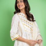 Kubbra Sait Instagram - Paati (grandmother in Tamil) said, “Post this for Matrimonial Photo… 🖼️.” It’s for your perusal 🗳️ 🙏🏽 You can of course Thank Me and proverbial Paati later! I’ll humbly accept your kind compliments 🌷 PS: #Gulabo for #Heeramandi World Premeire in Mumbai. Outfit: @gulabobyabusandeep Jewels: @shriparamanijewels Photograph: @devsphotographyofficial Hair: @palashipramanik Face: Your future brides own! 👑 Styled by… who else but… @who_wore_what_when #Beauty #White #traditional #indian #Actor #Joy #Happiness #Love #Light #KubbraSait
