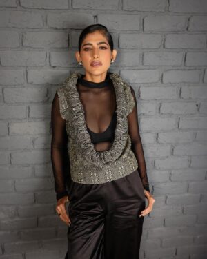 Kubbra Sait Instagram - Spent another day - earned another dollar 💵 

This spanking @raw_mango creation styled by @who_wore_what_when is definitively a sexy pick. Hair by @palashipramanik & I’m just in awe by the lips 👄 made on my face by @aashna_shah (Hashtag Uff!)