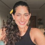 Kubbra Sait Instagram - Popular demand caption: 🎇 You Go Girl 🎇 Went proper old school to post a photo on Insta. Clicked this pic with the camera of the app! 👍🏽😹🎥😃⭐️ also 🤤 Full make up: @natashamoorcosmetics moooah @natasha.moor executed in 20 mins by yours truly. Earrings gifted by @zinianatashafernandes 😘 #joy #Happiness #Love #Glam #Glow #Girl #YouGoGirl #Curls #Smile
