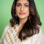 Kubbra Sait Instagram - Paati (grandmother in Tamil) said, “Post this for Matrimonial Photo… 🖼️.” It’s for your perusal 🗳️ 🙏🏽 You can of course Thank Me and proverbial Paati later! I’ll humbly accept your kind compliments 🌷 PS: #Gulabo for #Heeramandi World Premeire in Mumbai. Outfit: @gulabobyabusandeep Jewels: @shriparamanijewels Photograph: @devsphotographyofficial Hair: @palashipramanik Face: Your future brides own! 👑 Styled by… who else but… @who_wore_what_when #Beauty #White #traditional #indian #Actor #Joy #Happiness #Love #Light #KubbraSait