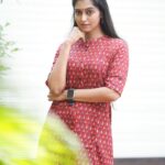 Kuhasini Gnanaseggaran Instagram - Swag is not in me, My gorgeous Kurti makes it happen 🔥♥️ . . . . . #kurtisonline #stylish #casualwear #cottonkurti #onlineshopping #kurtis #tamilactress #kuhasini