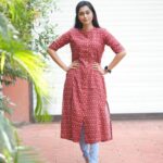 Kuhasini Gnanaseggaran Instagram - Swag is not in me, My gorgeous Kurti makes it happen 🔥♥️ . . . . . #kurtisonline #stylish #casualwear #cottonkurti #onlineshopping #kurtis #tamilactress #kuhasini