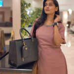 Kuhasini Gnanaseggaran Instagram - சாதிக்க வேண்டும் என்று நினைப்பவருக்கு எந்த விமர்சனைத்தையும் தூக்கி எரியும் தைரியம் வேண்டும். ♥️💪 . . . #positivity #casualphotography #tamilachi #casualwear #justme #phonephotography #prada #hm #selflove #kuhasini
