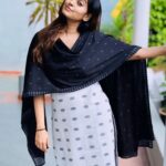 Kuhasini Gnanaseggaran Instagram - என் இரவெல்லாம் வெளிச்சம் தந்தாய்❤️💃 . . Salwar by @niraabyrubinirajesh . @rubini_rajesh . . #casual #selflove #nomakeupmakeup #tamilponnu #positivity #kuhasini #salwarsuits