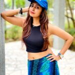 Kuhasini Gnanaseggaran Instagram - வாழ்க்கையில எந்த சிக்கல் வந்தாலும் Feel பண்றது விட அது எந்த சிக்கலானாலும் பரவாயில்லைன்னு Deal பண்றது நல்லது ♥️🔥 . . . #travelphotography #casualstyle #singapore #myhome #mycountry #mystyle #selflove #positivity #kuhasini