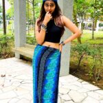 Kuhasini Gnanaseggaran Instagram - வாழ்க்கையில எந்த சிக்கல் வந்தாலும் Feel பண்றது விட அது எந்த சிக்கலானாலும் பரவாயில்லைன்னு Deal பண்றது நல்லது ♥️🔥 . . . #travelphotography #casualstyle #singapore #myhome #mycountry #mystyle #selflove #positivity #kuhasini