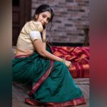 Kuhasini Gnanaseggaran Instagram - மூச்சு விடாமல் பேசும் உன் வீழீகளுக்கு ஏற்று ஓய்வு கொடு படபடக்கும் என் இச்சிறு இதயம் சற்று இளைப்பாறட்டும் 🔥♥️ . . Traditional cotton saree @mnn_boutique . . . Makeup/ Saree Draped @vvarsha_makeup_artistry . . Photography @akdigitalstills . . #saree #sareelove #traditional #cottonsaree #cotton #onlineshopping #onlinesale #paidcollaboration #paidshoot #tamilactress #kuhasini #sareeshopping