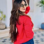 Kuhasini Gnanaseggaran Instagram - பறப்பதற்கு வசதிகள் இருந்தாலும் தரையில் இருக்கவும் கற்றுக்கொள்... சிறகுகளை இழந்தாலும் வருந்தமாட்டாய் . . . #kuhasini #love #positivity #morning #selflove #red