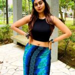 Kuhasini Gnanaseggaran Instagram - வாழ்க்கையில எந்த சிக்கல் வந்தாலும் Feel பண்றது விட அது எந்த சிக்கலானாலும் பரவாயில்லைன்னு Deal பண்றது நல்லது ♥️🔥 . . . #travelphotography #casualstyle #singapore #myhome #mycountry #mystyle #selflove #positivity #kuhasini