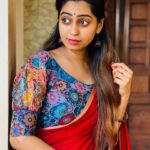 Kuhasini Gnanaseggaran Instagram - பால் நிலவின் முழு அழகும் பகுதி அளவு தான் என் பாவை அவள் முக அழகின் முன்னே... ❤️ . . Blouse @vardhman_weaves . . Styling @vvarsha_makeup_artistry . . #saree #nomakeupmakeup #selflove #sareelove #designerblouse #onlineshopping #tamilponnu #kuhasini