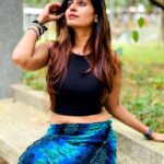 Kuhasini Gnanaseggaran Instagram - வாழ்க்கையில எந்த சிக்கல் வந்தாலும் Feel பண்றது விட அது எந்த சிக்கலானாலும் பரவாயில்லைன்னு Deal பண்றது நல்லது ♥️🔥 . . . #travelphotography #casualstyle #singapore #myhome #mycountry #mystyle #selflove #positivity #kuhasini