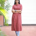 Kuhasini Gnanaseggaran Instagram - Swag is not in me, My gorgeous Kurti makes it happen 🔥♥️ . . . . . #kurtisonline #stylish #casualwear #cottonkurti #onlineshopping #kurtis #tamilactress #kuhasini