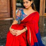 Kuhasini Gnanaseggaran Instagram - பால் நிலவின் முழு அழகும் பகுதி அளவு தான் என் பாவை அவள் முக அழகின் முன்னே... ❤️ . . Blouse @vardhman_weaves . . Styling @vvarsha_makeup_artistry . . #saree #nomakeupmakeup #selflove #sareelove #designerblouse #onlineshopping #tamilponnu #kuhasini
