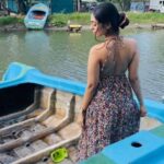 Kuhasini Gnanaseggaran Instagram - அமுத கடல் உனக்கு தான் 🔥❤️ . . Dress @arudpa . . . #reelvideo #srilanka #travelreels #chitha #unakkuthaan #trendingaudio #trending #trendingreels #kuhasini
