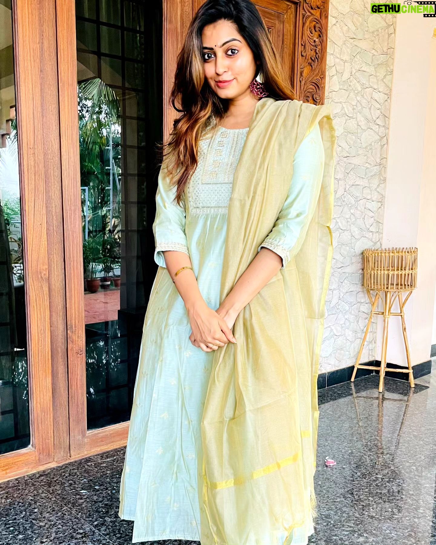 Kuhasini Gnanaseggaran Instagram - Diwali 🪔 with loved ones 🧨♥️ . . . #diwali #deepavali #celebration #diwalivibes✨ #family