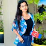 Kuhasini Gnanaseggaran Instagram - I follow my heart … and it usually leads me to the airport 🧳✈️💃 . . . Shirt @zalyascloset . Jean @hm . 😎@rayban . . #travelphotography #vacation #trip #selflove #airport #srilanka #tamilactress #kuhasini #casual #positivity