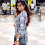 Kuhasini Gnanaseggaran Instagram - ஆள் யாரும் பார்க்காமல் தடயங்கள் இல்லாமல், அன்பால் உன்னை நானும் கொள்வேன் ♥️🔥 . . Beautiful casual kurta set @naasfashionwear . . #kurta #kurtaset #salwarsuits #travelphotography #singapore #myhome #mycountry #mystyle #kuhasini #casual #selflove