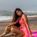 Kuhasini Gnanaseggaran Instagram - Beach ⛱️ and Pink 🩷 combo . . Costume @arudpa . . Makeover @helan_mua . . Photography @shotsbyharsha . . Location @icchennai . . #beachwear #beach #intercontinental #chennai #morning #sunrise #kuhasini #actress #portraitphotography