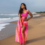 Kuhasini Gnanaseggaran Instagram - Beach ⛱️ and Pink 🩷 combo . . Costume @arudpa . . Makeover @helan_mua . . Photography @shotsbyharsha . . Location @icchennai . . #beachwear #beach #intercontinental #chennai #morning #sunrise #kuhasini #actress #portraitphotography