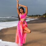 Kuhasini Gnanaseggaran Instagram - Beach ⛱️ and Pink 🩷 combo . . Costume @arudpa . . Makeover @helan_mua . . Photography @shotsbyharsha . . Location @icchennai . . #beachwear #beach #intercontinental #chennai #morning #sunrise #kuhasini #actress #portraitphotography