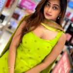 Kuhasini Gnanaseggaran Instagram - பார்வைதான் லடுக்கி மேல தடுக்கி விழுந்தது ♥️😉🔥 . . . Beautiful chudithar stitched in my saree by @blossoomdesigners . . . #blossom #chudidhar #kurtaset #elegant #tamilachi #kuhasini #airport #singapore #travelphotography #traditional