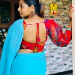 Kuhasini Gnanaseggaran Instagram - சின்ன பாவை உன் காதல் நெஞ்சில் கொஞ்சி தவழ இடம் வேண்டும் ❤️🔥 . . Blouse @vardhman_weaves . . Styling @vvarsha_makeup_artistry . . #saree #designerblouse #nomakeupmakeup #selflove #tamilponnu #kuhasini #home