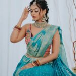 Kuhasini Gnanaseggaran Instagram - மயில் போல பொண்ணு ஒன்னு 🔥❤️ . . . Makeover @parimalar_sagadevan . . Saree @mysoresilksareesss . . Blouse @aayurablouses . . Jewellery @mvsecretboutique_jewellery . . Photography @pavetraarumugam . . #traditional #sareefashion #tamilponnu #kuhasini #kl #sareelove