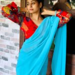Kuhasini Gnanaseggaran Instagram - சின்ன பாவை உன் காதல் நெஞ்சில் கொஞ்சி தவழ இடம் வேண்டும் ❤️🔥 . . Blouse @vardhman_weaves . . Styling @vvarsha_makeup_artistry . . #saree #designerblouse #nomakeupmakeup #selflove #tamilponnu #kuhasini #home