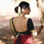 Kuhasini Gnanaseggaran Instagram - No women can say sorry to Saree ♥️ . Handloom saree @kaithari_nesavu_sarees . . Blouse @arudpa . . Makeup & Hairstyle @vvarsha_makeup_artistry . . Photography @exotic_shades__ . #thanjavur #pattusaree #handloomsaree #kaithari #saree #thanjavurmakeupartist #portraitphotography #tamilactress #kuhasini #slay #tamilachi #temple