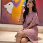 Kuhasini Gnanaseggaran Instagram - சாதிக்க வேண்டும் என்று நினைப்பவருக்கு எந்த விமர்சனைத்தையும் தூக்கி எரியும் தைரியம் வேண்டும். ♥️💪 . . . #positivity #casualphotography #tamilachi #casualwear #justme #phonephotography #prada #hm #selflove #kuhasini