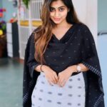 Kuhasini Gnanaseggaran Instagram - என் இரவெல்லாம் வெளிச்சம் தந்தாய்❤️💃 . . Salwar by @niraabyrubinirajesh . @rubini_rajesh . . #casual #selflove #nomakeupmakeup #tamilponnu #positivity #kuhasini #salwarsuits