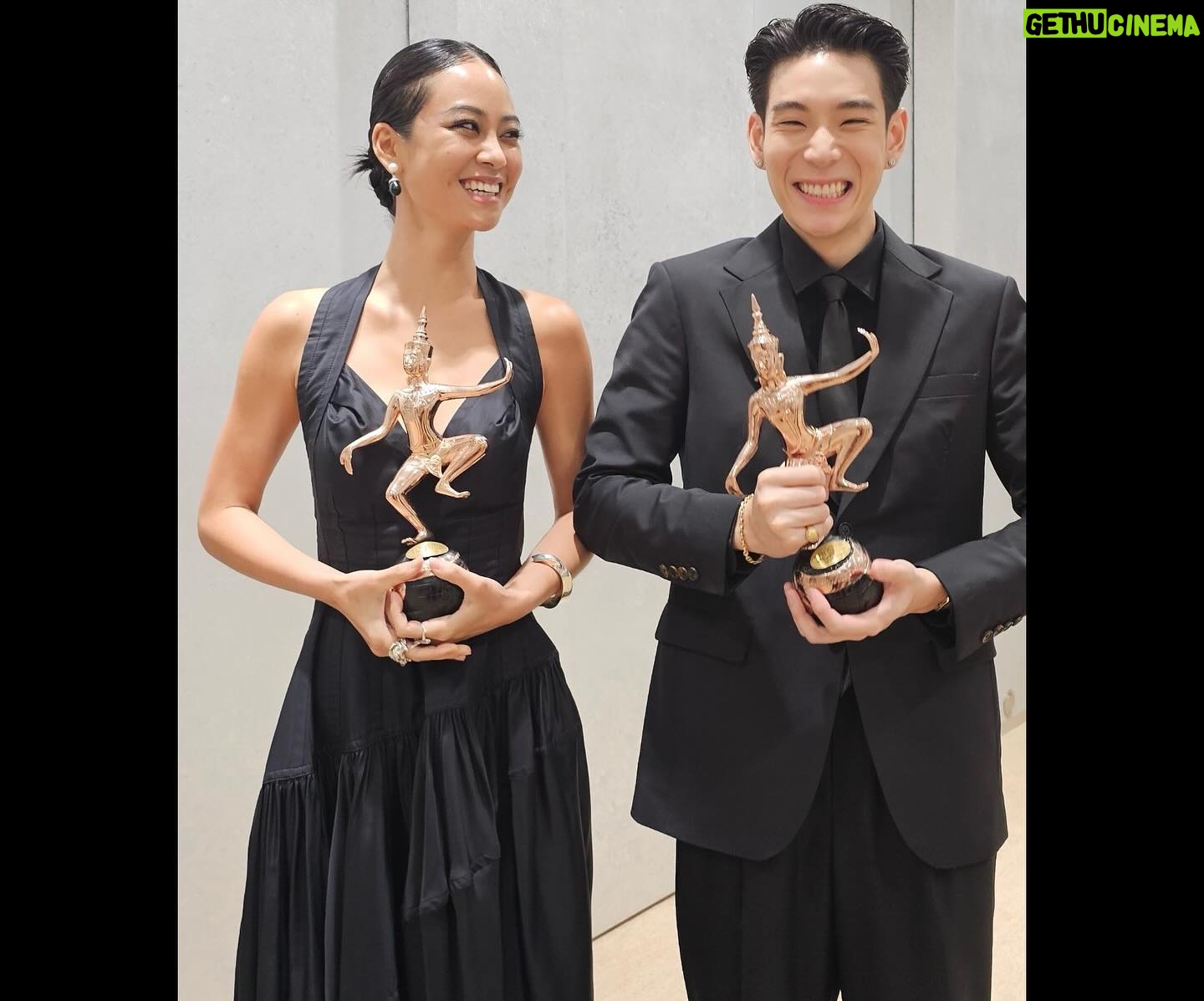 Kullanat Preeyawat Instagram - The Netflix series “Analog Squad” won two Nataraja Awards: Best Script and Best Series for an online platform. I am so grateful to a part of this achievement. 😊👍🏼 #netflix #jungka #analogsquad #ทีมรักนักหลอก