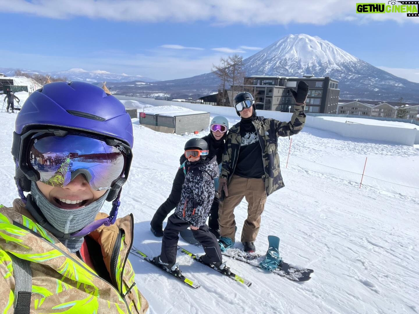 Kullanat Preeyawat Instagram - Day 2 … with this gang🏂วันนี้เครื่องติดก็ข้ามเขากันไปเลยค้าาา เล่นเอาขาแม่ระเบิดไปเลย พออีกวันขอเบาๆละกัน😅🫣🤣