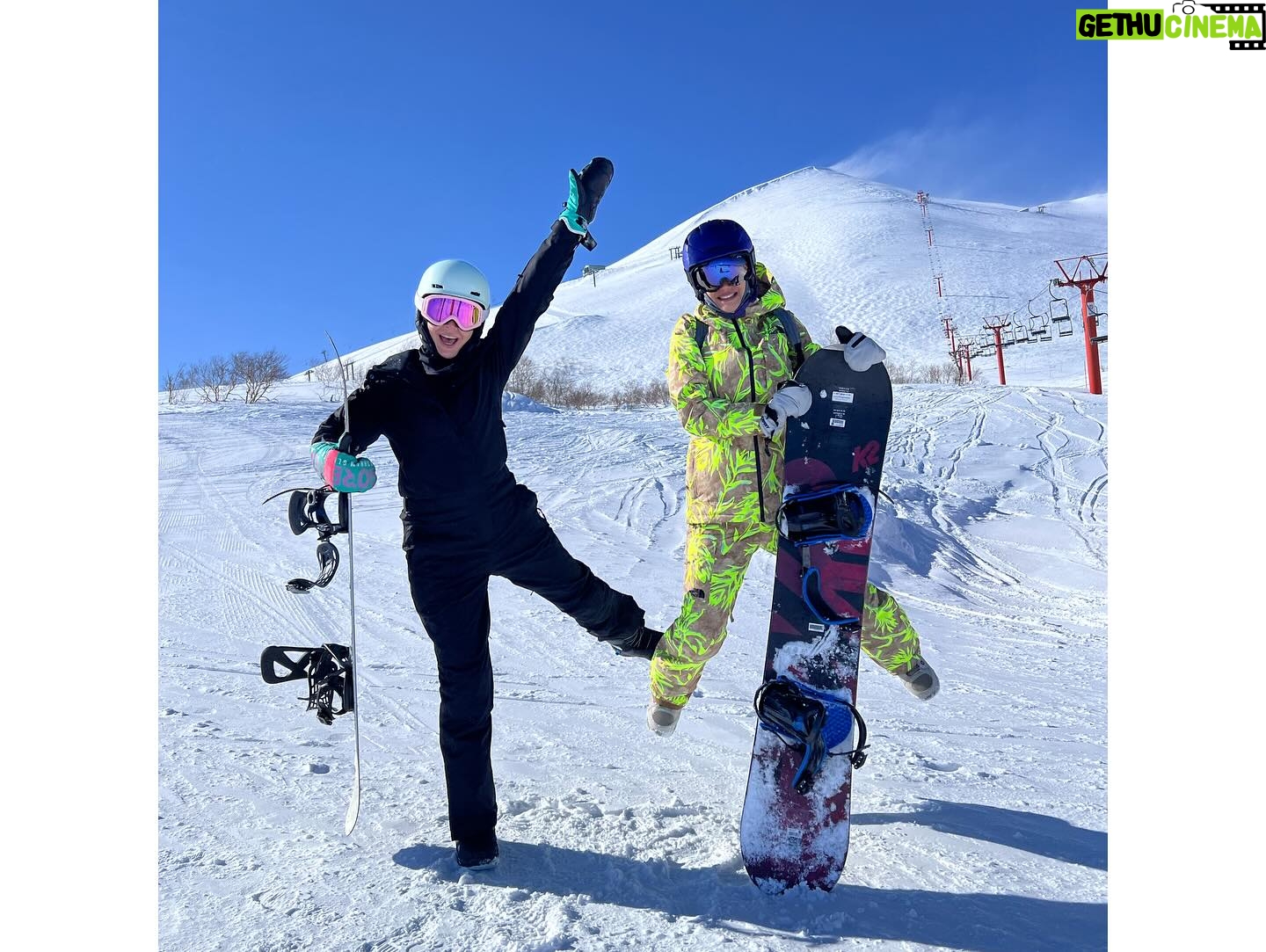 Kullanat Preeyawat Instagram - Day 2 … with this gang🏂วันนี้เครื่องติดก็ข้ามเขากันไปเลยค้าาา เล่นเอาขาแม่ระเบิดไปเลย พออีกวันขอเบาๆละกัน😅🫣🤣
