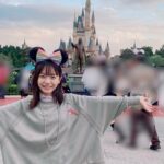 Kurumi Inagaki Instagram - ★ 今日から11月ですね🍂 夏休みが終わると あっという間に 1年がすぎてしまう様に感じます。 今年も、あと2ヶ月 たくさん楽しく過ごしたいと思います。 . . 先日ディズニーに行った時の写真です。 昼間は暖かくて 夜の上着をすっかり忘れて寒かったです。 皆様は暖かくしてください。 . . . #11月 #2023 #秋 #ディズニーランド #今年はあと何回行けるかな #昼間は暖かくても夜は寒い