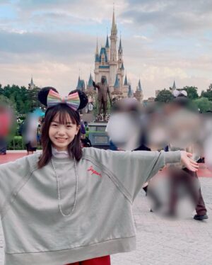 Kurumi Inagaki Instagram - ★
今日から11月ですね🍂
夏休みが終わると
あっという間に
1年がすぎてしまう様に感じます。
今年も、あと2ヶ月
たくさん楽しく過ごしたいと思います。
.
.
先日ディズニーに行った時の写真です。
昼間は暖かくて
夜の上着をすっかり忘れて寒かったです。
皆様は暖かくしてください。
.
.
.
#11月
#2023
#秋
#ディズニーランド
#今年はあと何回行けるかな
#昼間は暖かくても夜は寒い