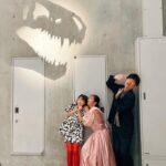 Kurumi Inagaki Instagram - 《出演情報》です🦖🦕🦖🦕 . #ＮＨＫスペシャル「#恐竜超世界２」の 取材会が行われました。 . ＊前編: #3月21日(火) 19時３０分 ＊後編: #3月26日(日) 21時〜 . 皆さんお待ちかねの#恐竜超世界 第2弾の放送です！ . 恐竜さんが大好きな方！ そして、恐竜さんをあまり知らない方！は この番組を観て大好きになってほしいです。 お子様をはじめ、たっくさんの方に観ていただきたいです！！！ 🦕 ・ 🦖 取材会が行われた 上野の #国立科学博物館 では 明日#3月14日 (火) から 「#恐竜博２０２３」が開幕します！！ (6月18日まで) テレビを観て博物館でもその迫力を体験してください！ . . . #NHK ハルカの大好きを大切に見守ってくれてる パパ役👨とママ役👩 #ココリコ田中直樹 さん #優香 さん ハルカ役 #稲垣来泉 #ゴンドワナ大陸 . #NHKプラス #NHKオンデマンド でも放送されます。 . . かわいい衣装 👗… @msgm_tokyo . .