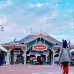 Kurumi Inagaki Instagram - ★ 今日から11月ですね🍂 夏休みが終わると あっという間に 1年がすぎてしまう様に感じます。 今年も、あと2ヶ月 たくさん楽しく過ごしたいと思います。 . . 先日ディズニーに行った時の写真です。 昼間は暖かくて 夜の上着をすっかり忘れて寒かったです。 皆様は暖かくしてください。 . . . #11月 #2023 #秋 #ディズニーランド #今年はあと何回行けるかな #昼間は暖かくても夜は寒い