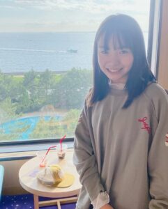 Kurumi Inagaki Instagram - ★ 今日から11月ですね🍂 夏休みが終わると あっという間に 1年がすぎてしまう様に感じます。 今年も、あと2ヶ月 たくさん楽しく過ごしたいと思います。 . . 先日ディズニーに行った時の写真です。 昼間は暖かくて 夜の上着をすっかり忘れて寒かったです。 皆様は暖かくしてください。 . . . #11月 #2023 #秋 #ディズニーランド #今年はあと何回行けるかな #昼間は暖かくても夜は寒い