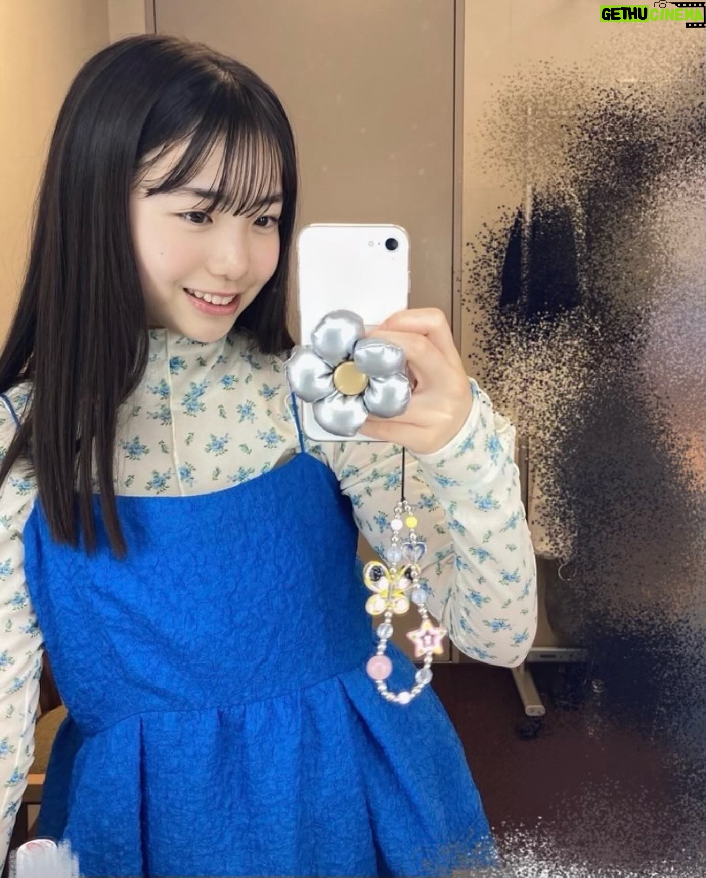 Kurumi Inagaki Instagram - . 6月14日公開🎬 #ブルーきみは大丈夫 いよいよ公開まであと1ヶ月となりました💜 . . 子供にしか見えない不思議な友達 《IF》 -イフ- #もふもふブルー 役は #宮田俊哉 さんです。 他にもたくさんのイフ達 私も大っ興奮のとっても豪華な方々が吹替をしていますっ💜💜💜 . . 劇場にてく数量限定>で オリジナルステッカー付ムビチケカード が発売中です💜 . . . たくさんの方に見ていただけますように…💜 . . @paramount_japan #稲垣来泉 #ブルきみ . かわいいブルーの衣装を着せていただいて 動画やインタビューをしていただいた時の オフショットです💜
