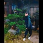 Kurumi Inagaki Instagram - . 『忍びの家 House of Ninjas』 Netflix 週間グローバル 1位獲得！！！ おめでとうございます！！🥷🎉 . . . 私は蒔田彩珠さん演じる俵凪の幼少期役で 出演させていただいただきました。 . . 俵家を探検して 大きな亀の形のたわしを発見。 何を洗うのかなー？と 可愛かったです。 . 亀の…忍びか…な🐢 . . 忍びの服を着るとずっとワクワクしていました🥷💗 . #忍びの家 #HouseofNinjas #Netflix #稲垣来泉 . . . 『忍びの家』を見た方が気づいて コメントをくださってとっても嬉しかったです。 . まだの方は ぜひ！ぜひ！ご覧くださいっ🥷✨